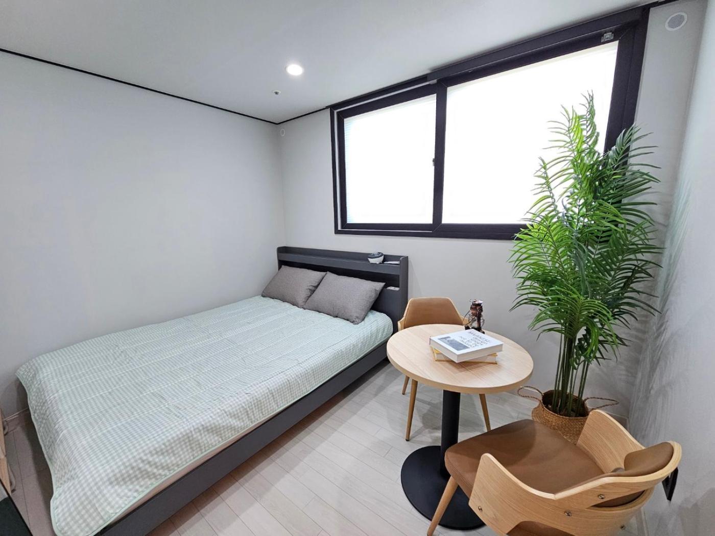 Hwagok Station - Two Room, Sunshine Apartment *