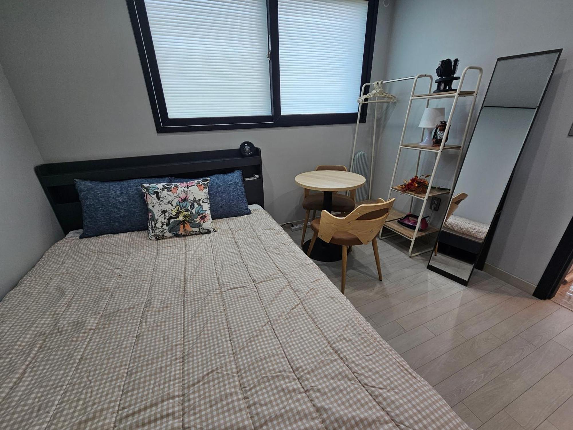 Hwagok Station - Two Room, Sunshine Apartment *